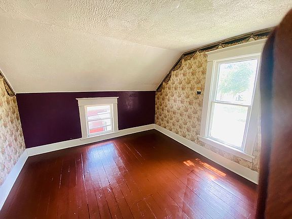 3rd image of 203 E Wayne St