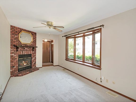 3rd image of 324 W Harrison Rd