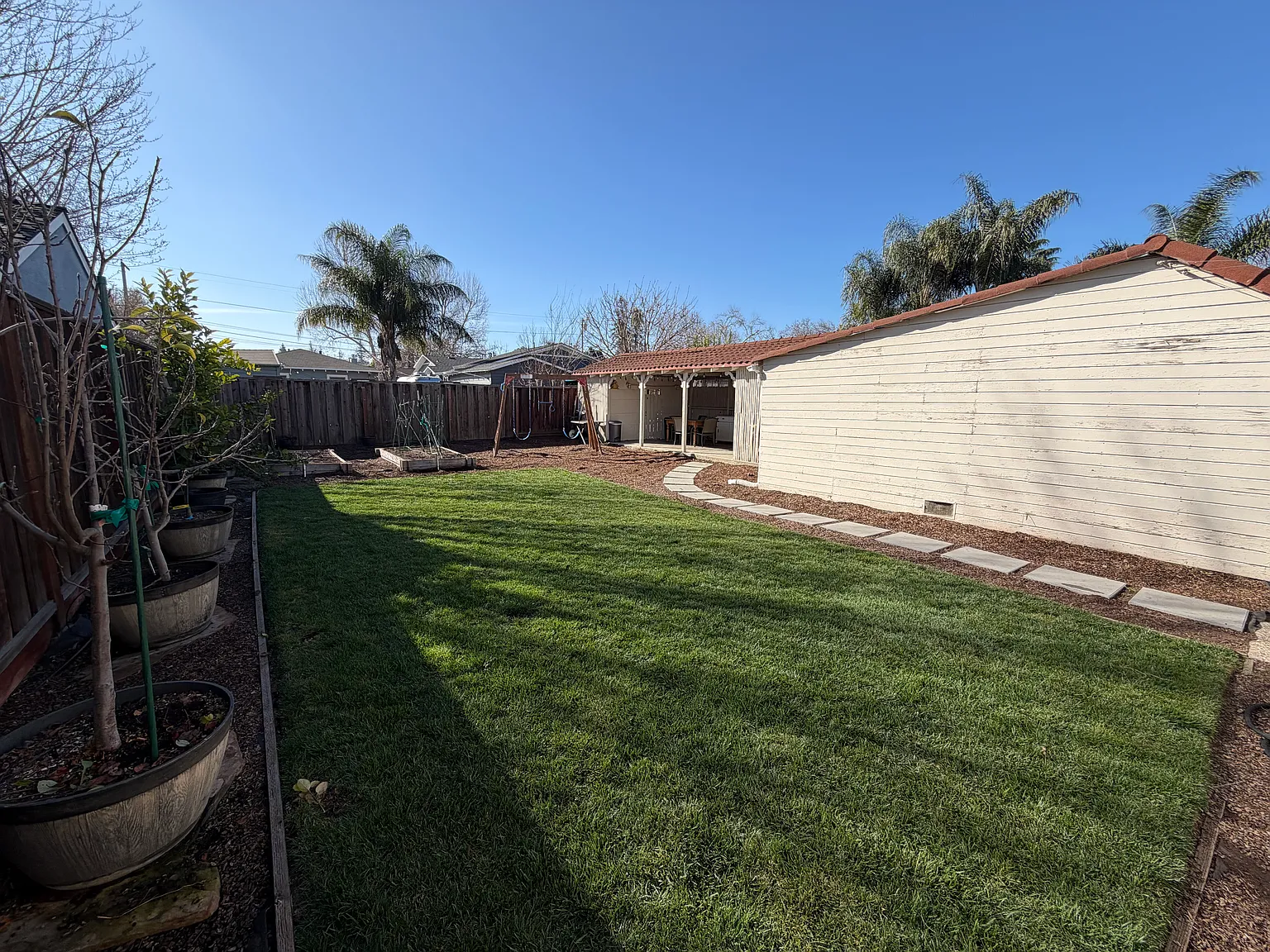 3 bed, 1335 sqft, $5,150 — Photo 3