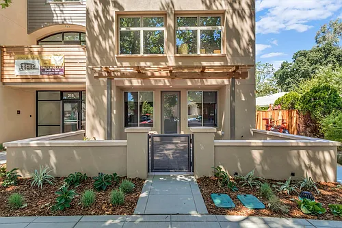 215 C St Photo 1