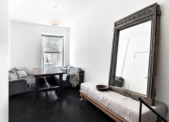 Sold by Warburg | media 6