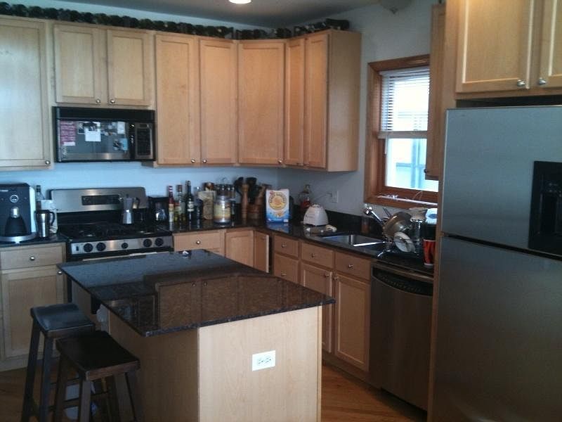 1st image of 1103 W Cornelia Ave #3F