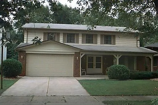 823 Maple Rd photo 1