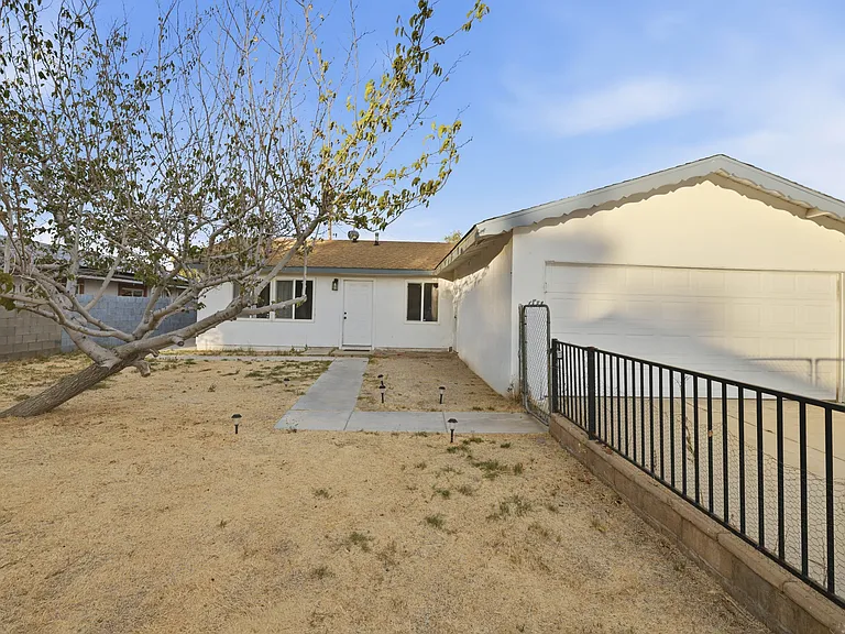 38466 Sumac Ave — Photo 3