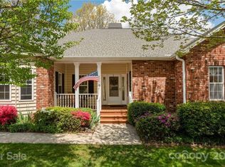 672 High Quarry Rd, Hendersonville, NC 28791