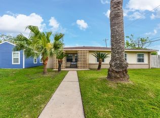 102 Pompano Ave, Galveston, TX 77550