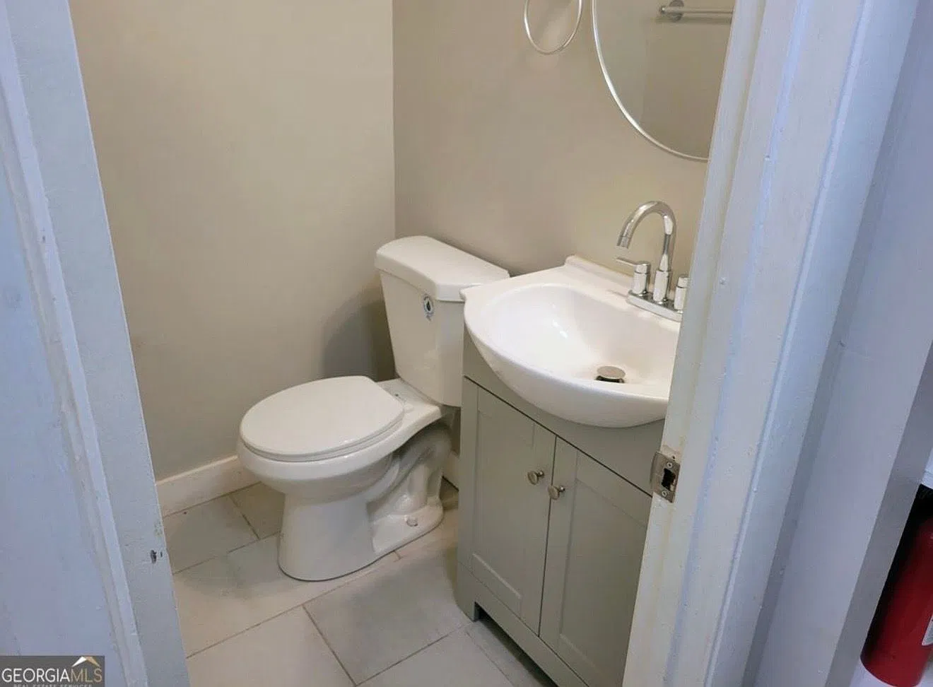Newly Renovated Condo For Lease Low Deposit — Photo 3