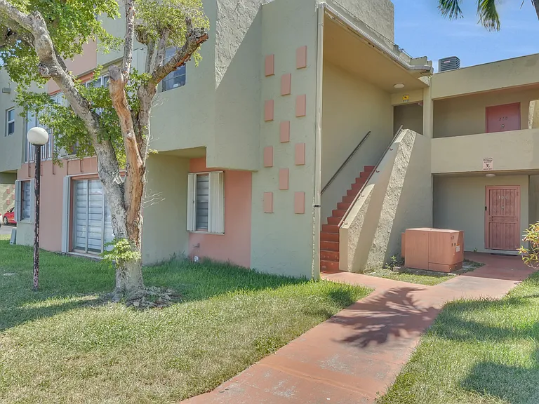 9390 W Flagler St #210A — Photo 4