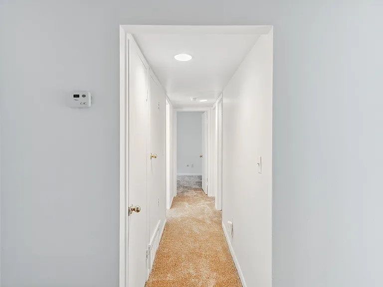 Kimberly Club Apartments — Photo 7