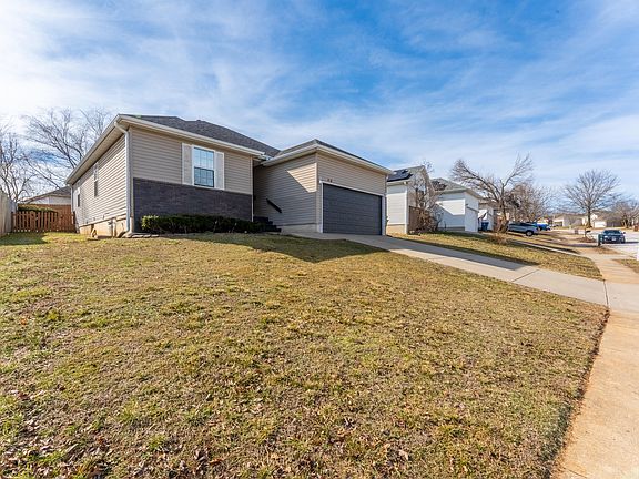 2nd image of 416 W White Ash Road