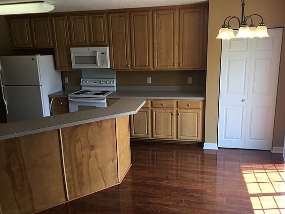 5th image of 3001 Brisbane Dr