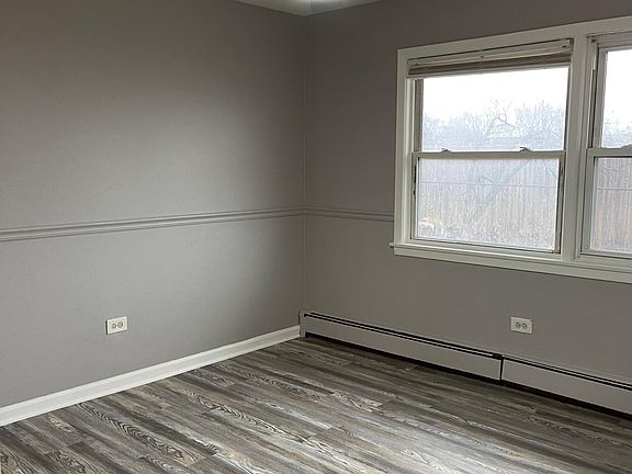 4th image of 10911 S Lloyd Dr APT 11