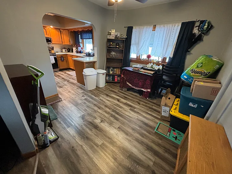 137 E Elm St — Photo 8