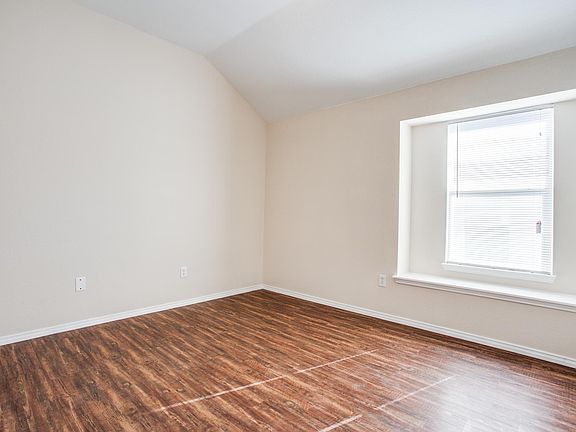 4th image of 964 Jockey Club Ln