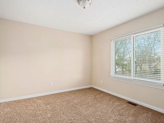 5th image of 4050 Keheley Glen Dr NE