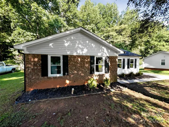 2115 Teddington Dr, Charlotte, NC 28214