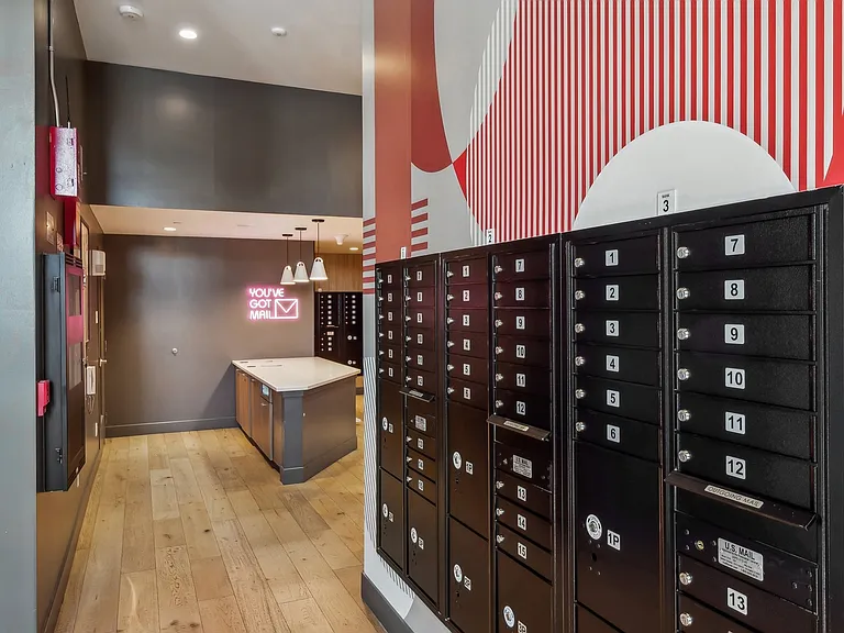 BroadwayPark_amenity_mailroom_2013