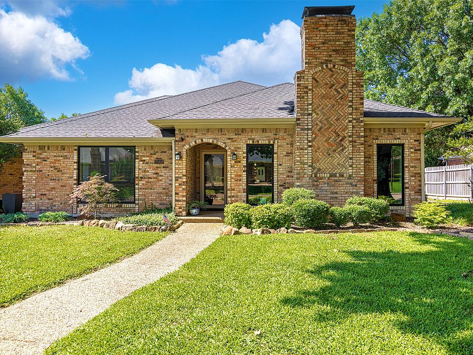 1st image of 2562 Primrose Dr