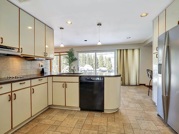 4th image of 37 Frankie Ln