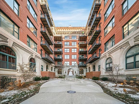 3rd image of 1439 S Michigan Ave APT 107