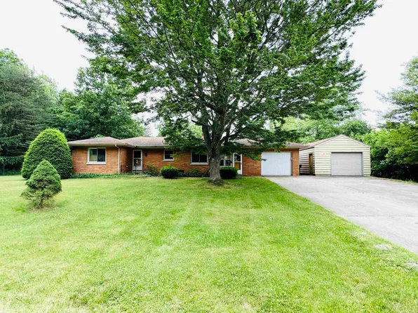 20476 Brick Rd, South Bend, IN 46637