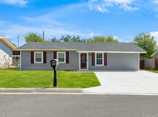 2311 N Camp St, Seguin, TX 78155