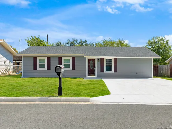 2311 N Camp Ave, Seguin, TX 78155