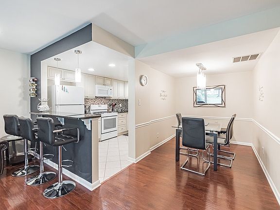 2nd image of 3225 University Blvd W APT T1