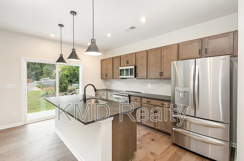 3 bed, 2.5 bath, 1665 sqft, $2,095 — Photo 4