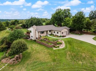19099 Monroe Ln, Crescent, IA 51526