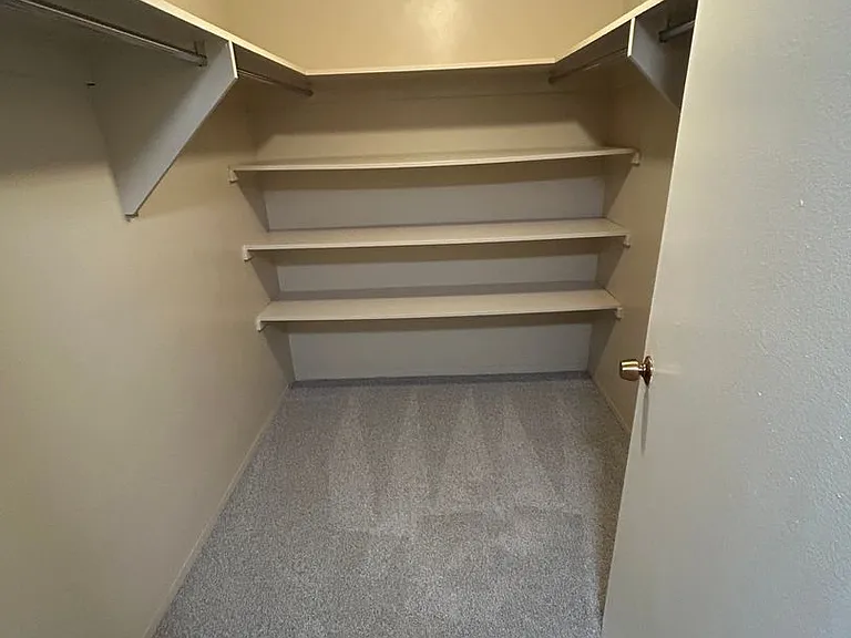 Executive Apartments — Photo 10