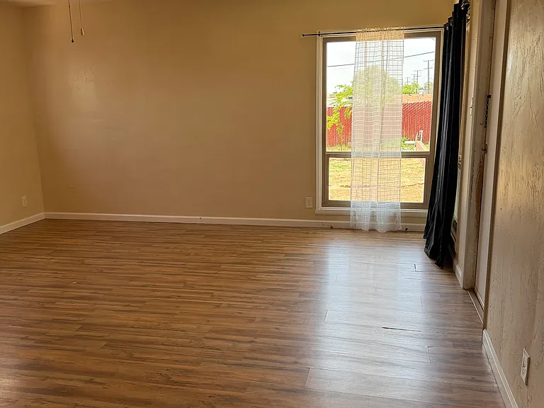 1210 Greenwood Dr — Photo 7