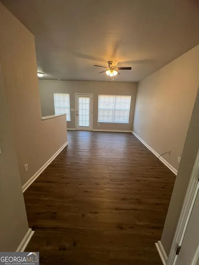 4 bed, 3.0 bath, 1528 sqft, $1,900 — Photo 2