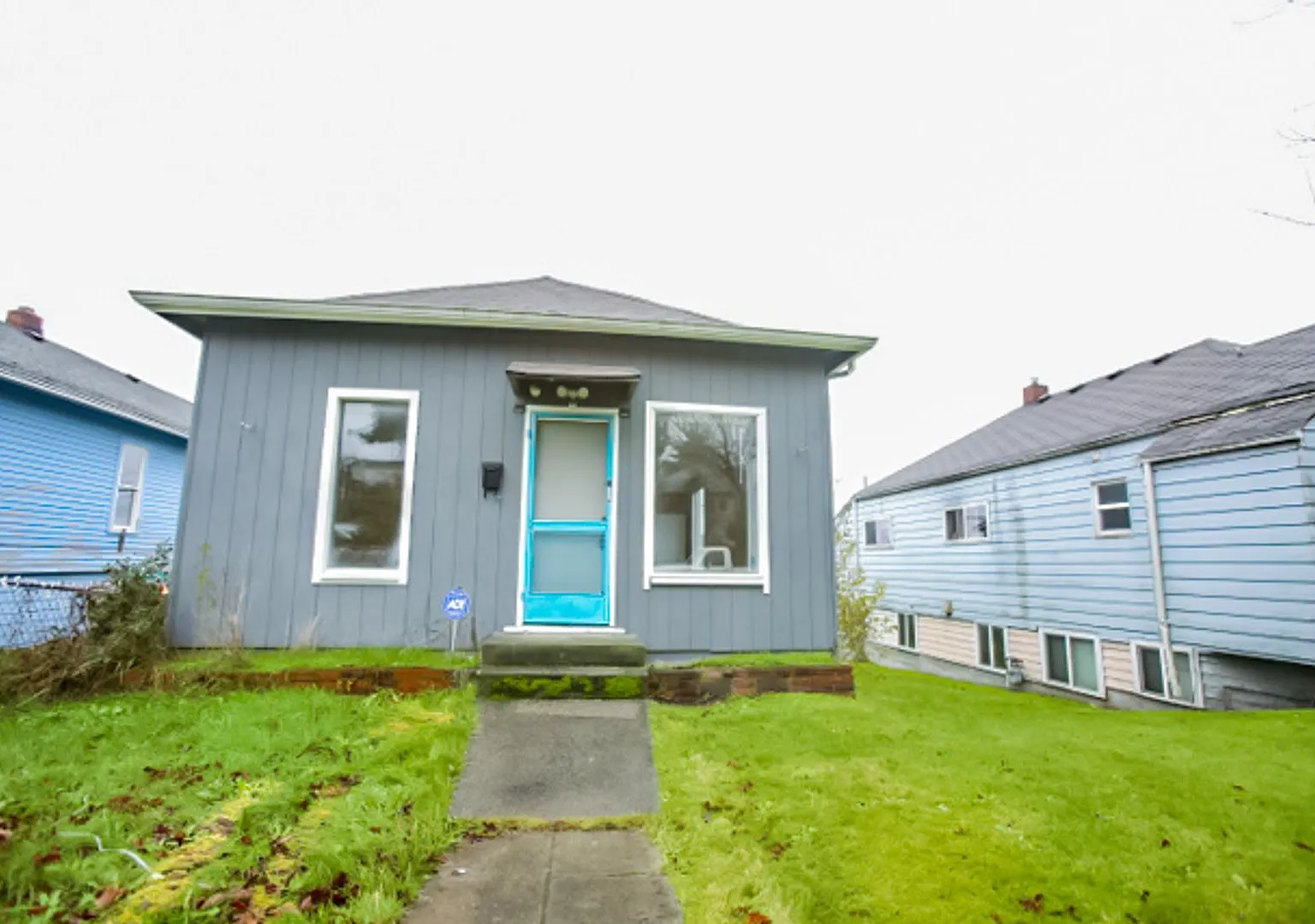 Charming 2 Bedroom 1 Bath Home - Downtown Everett — Photo 1
