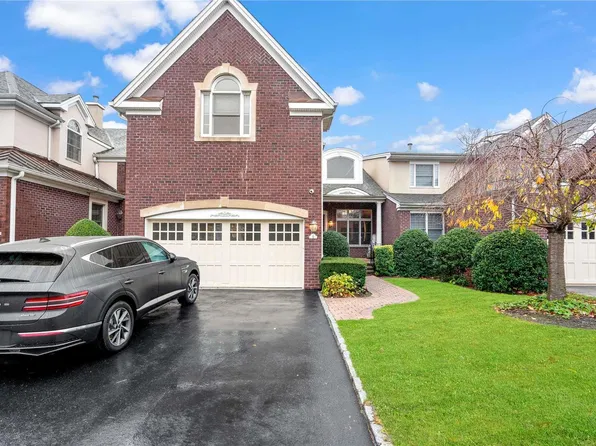 6 Kensington Circle #-, Manhasset, NY 11030