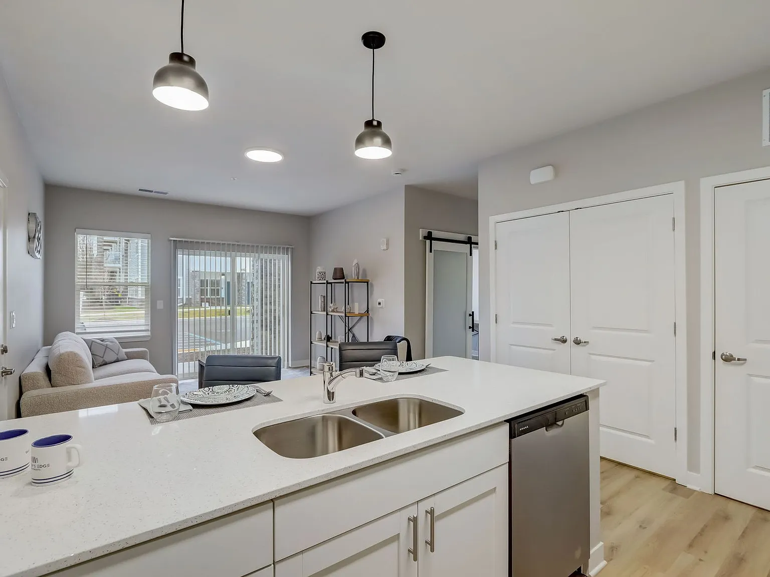 Water's Edge Apartments — Photo 3