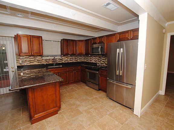 2nd image of 6613 Wellington Place Ln