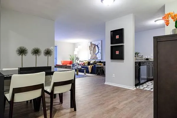 Merriam Park Apartments — Photo 5