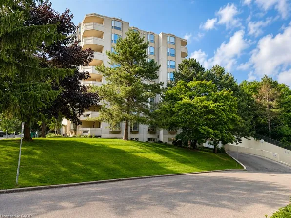 8 Village Grn #507, Hamilton, ON L8G 5B8