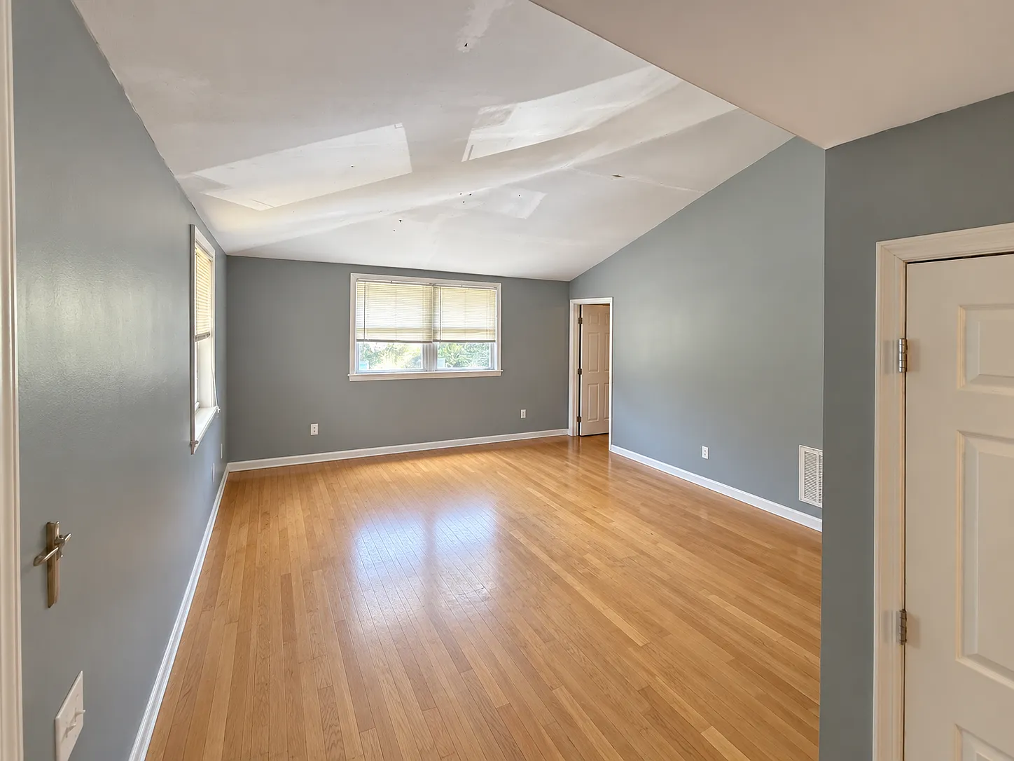 2 bed, 900 sqft, $1,650 — Photo 2