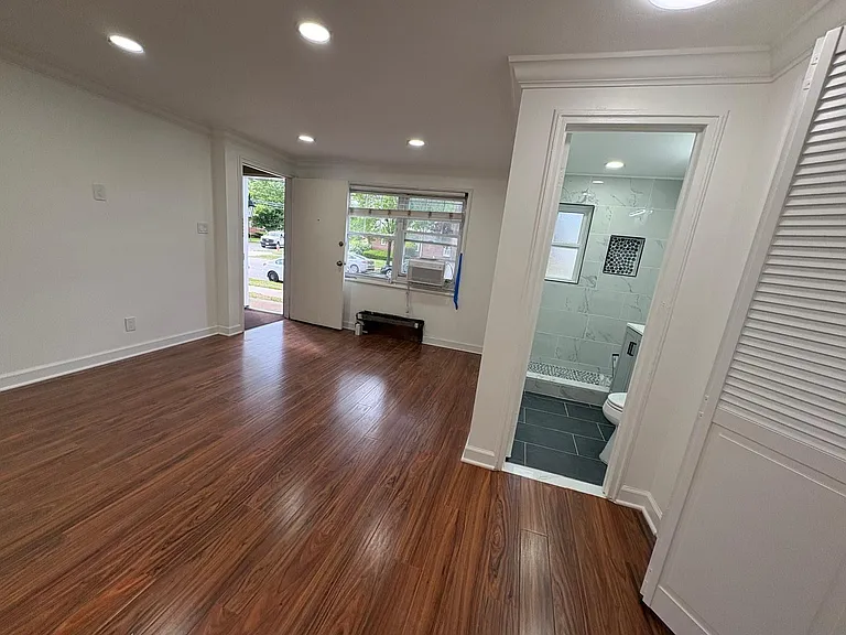 143 Vanderburgh Ave — Photo 3