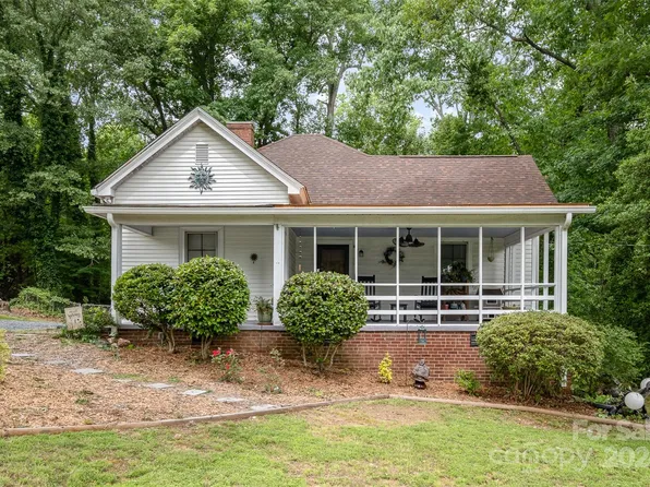 515 Stowe Dr, Lowell, NC 28098