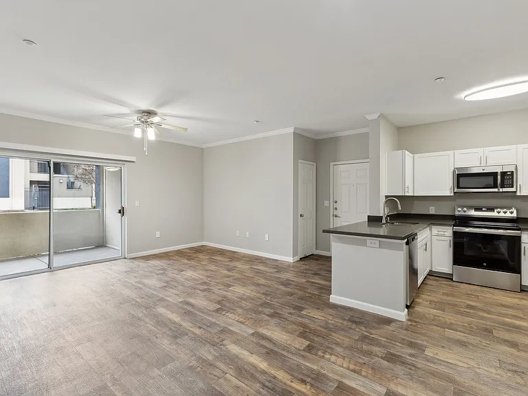 Cross Pointe Apartment Homes — Photo 9