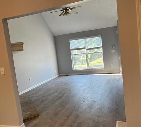 3rd image of 6621 W 150th St
