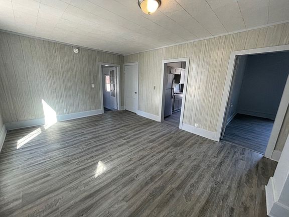 4th image of 224 Tinkler St #2