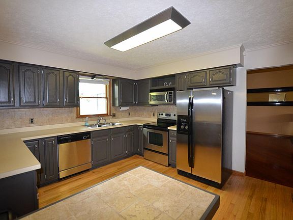 3rd image of 216 Chateaugay Dr