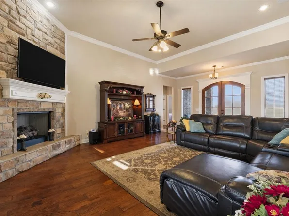 465 S Grandview Ct, Farmington, AR 72730