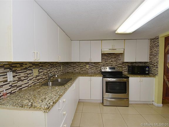 4th image of 4016 Inverrary Blvd #15A
