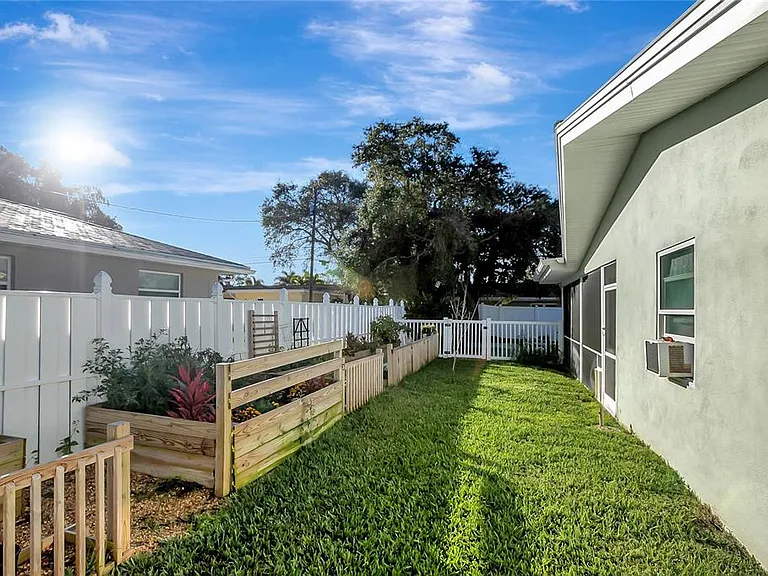 809 Jacaranda Dr — Photo 15