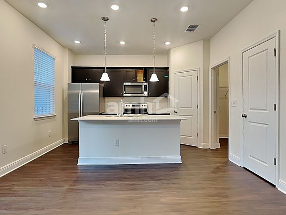 4th image of 27430 Saint Andrews Ave